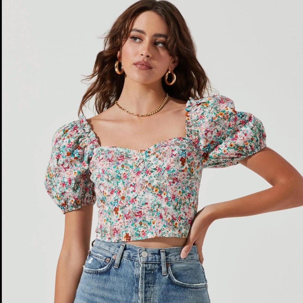Astr the Label  Puff Sleeve Crop Top